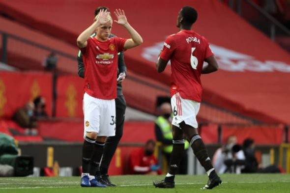 Manchester United fans can't believe what happened to Donny van de Beek against Chelsea - Bóng Đá