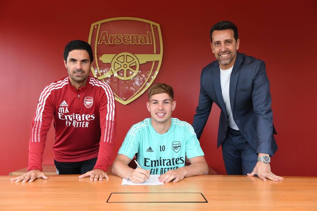 Smith Rowe signs new contract - Bóng Đá