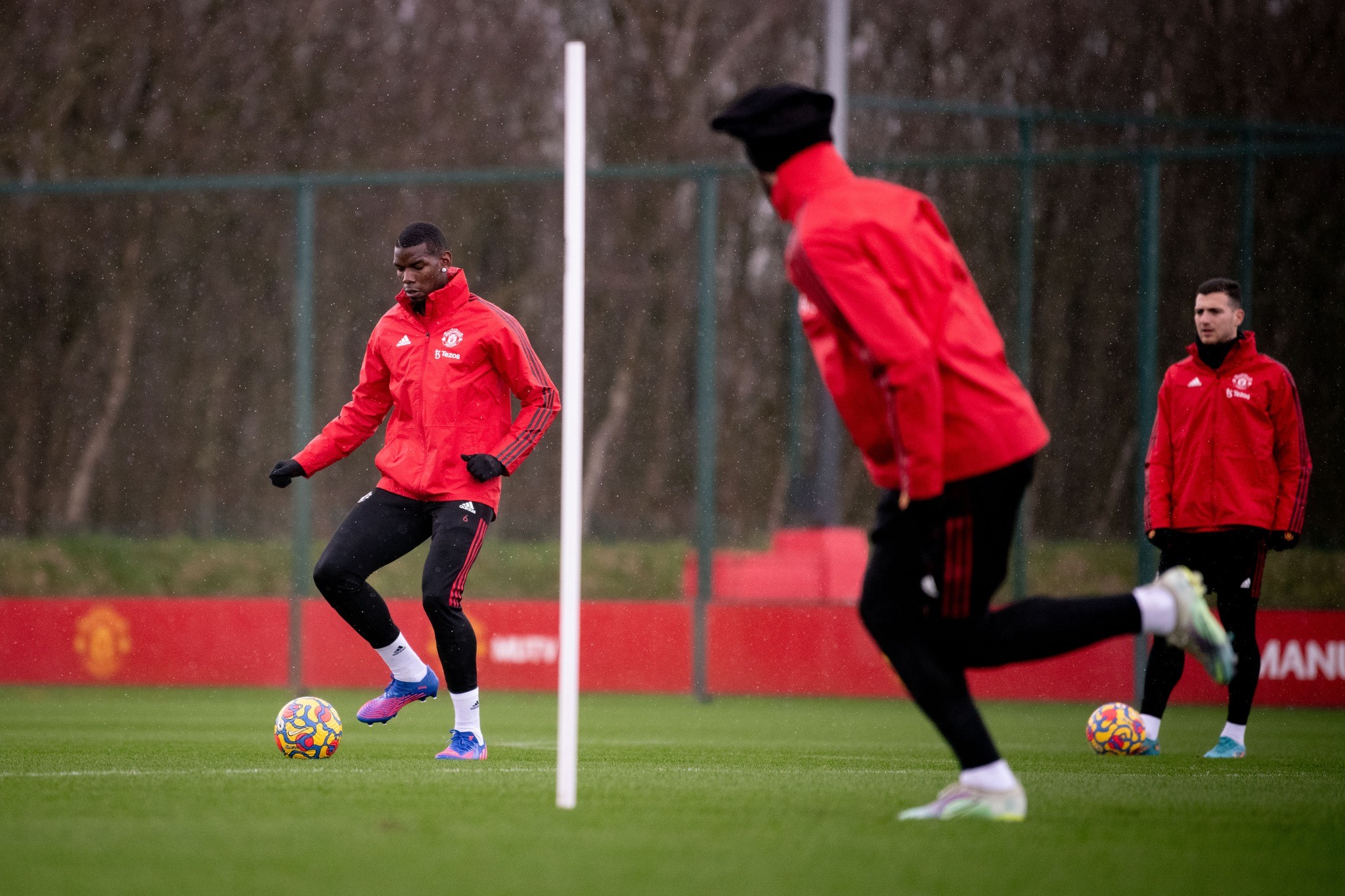Đón 2 viện binh, sân tập Man Utd trở nên khác biệt - Bóng Đá