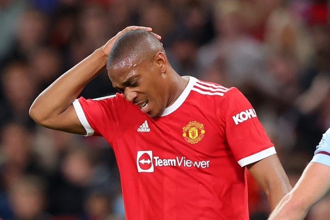 Man Utd can raise another £82m through player sales as two more put up for sale - Bóng Đá
