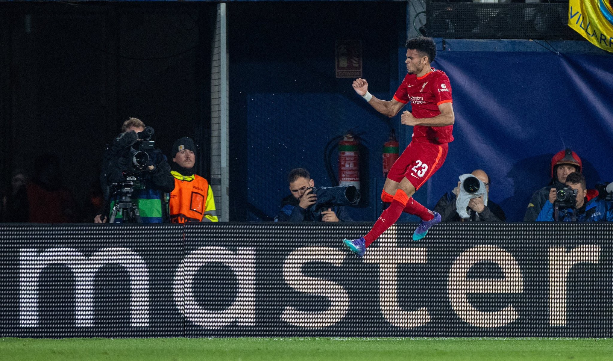 Đá 45 phút, Diaz đưa Liverpool trở về từ  - Bóng Đá