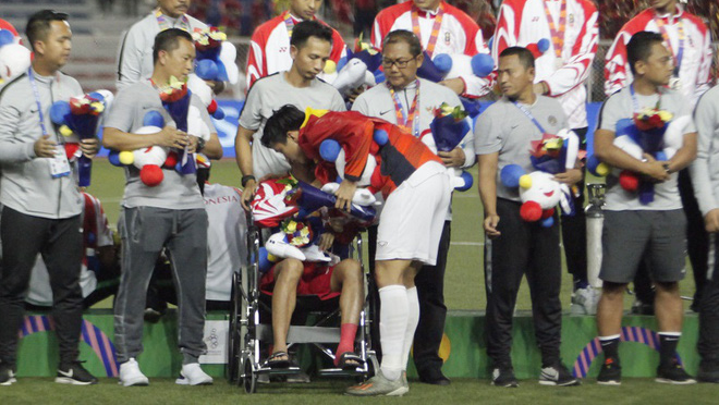 NÓNG! Văn Hậu tức tốc làm 1 điều ý nghĩa với Evan Dimas sau trận - Bóng Đá