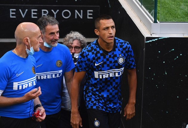 Sanchez chấm dứt chuỗi 16 trận 