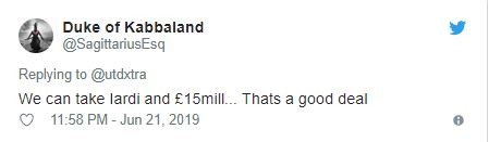 Chelsea stars to be warned over social distancing after Alonso and Kepa stand too close to fans while posing for photos - ảnh Chelsea - Bóng Đá