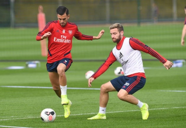 Arsenal new boy Tierney absolutely ruins hapless Mustafi by nutmegging him in training session - Bóng Đá