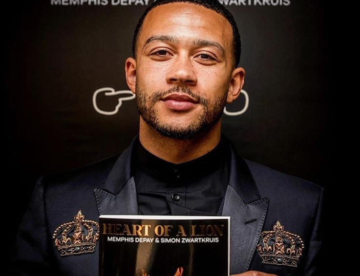 Lukaku poses picture with Depay - Bóng Đá