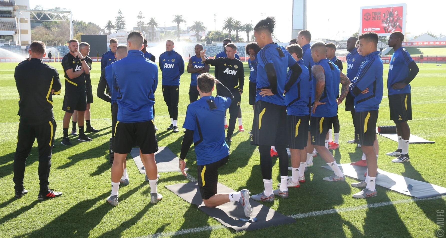 Wan-Bissaka tập cùng Man Utd  - Bóng Đá