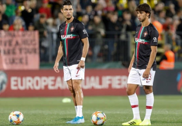 Cristiano Ronaldo rinses Joao Felix in Portugal training with stunning skill - Bóng Đá
