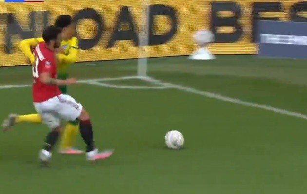 Bruno Fernandes shows incredible work ethic to win ball back - Bóng Đá