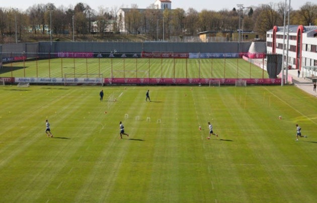 Bayern stars including Lewandowski and Gnabry return to training amid coronavirus fears but manage to stay 2mtrs apart - Bóng Đá