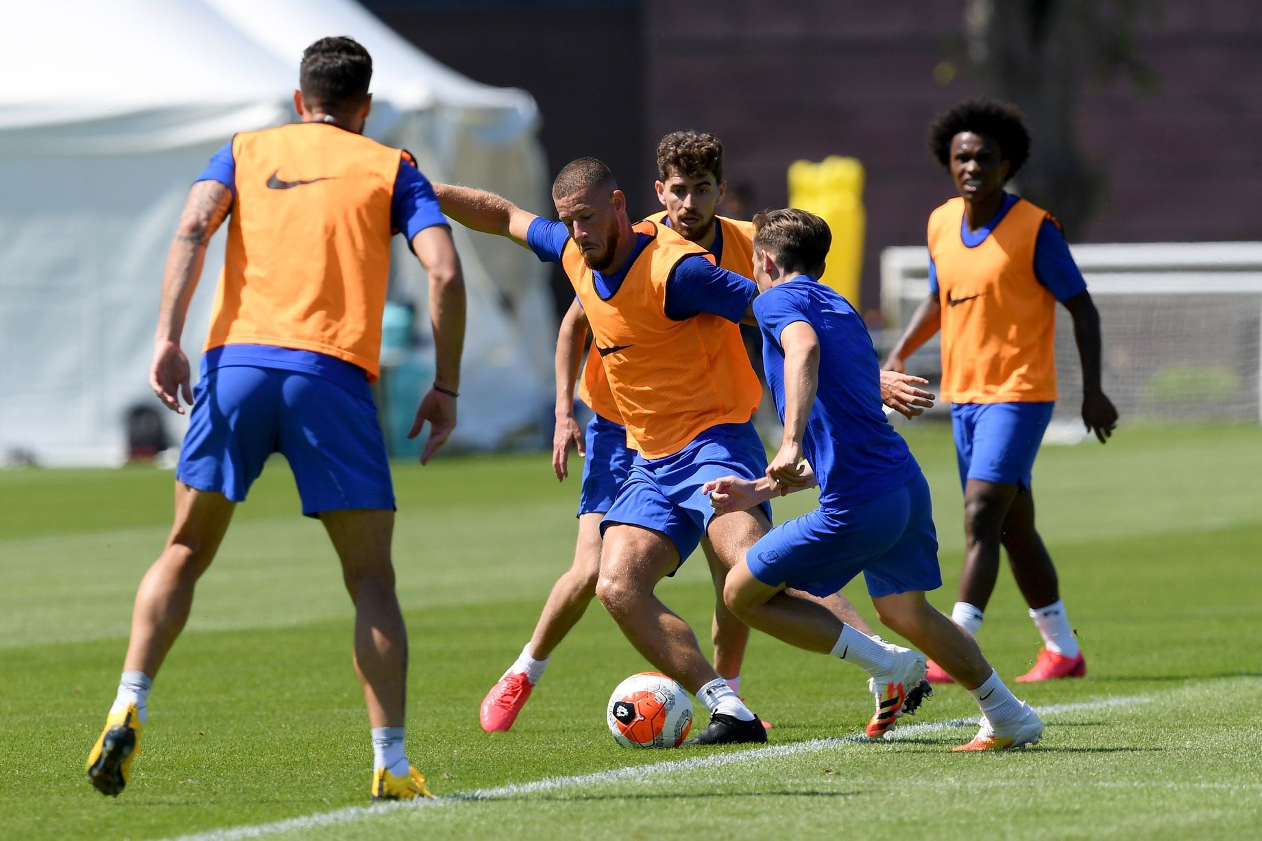 Chelsea picture special: Gilmour, Pulisic and Loftus-Cheek train ahead of Aston Villa trip - Bóng Đá