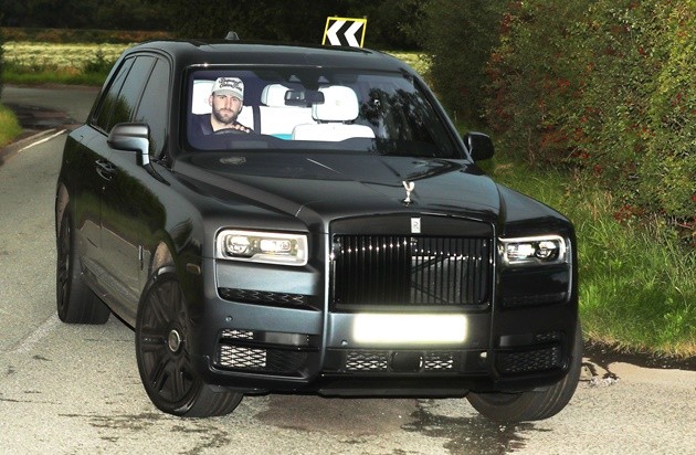 Photos: James, Martial, Andreas Pereira, Matic, Joel Pereira and Dalot arriving at Carrington today #mulive  - Bóng Đá
