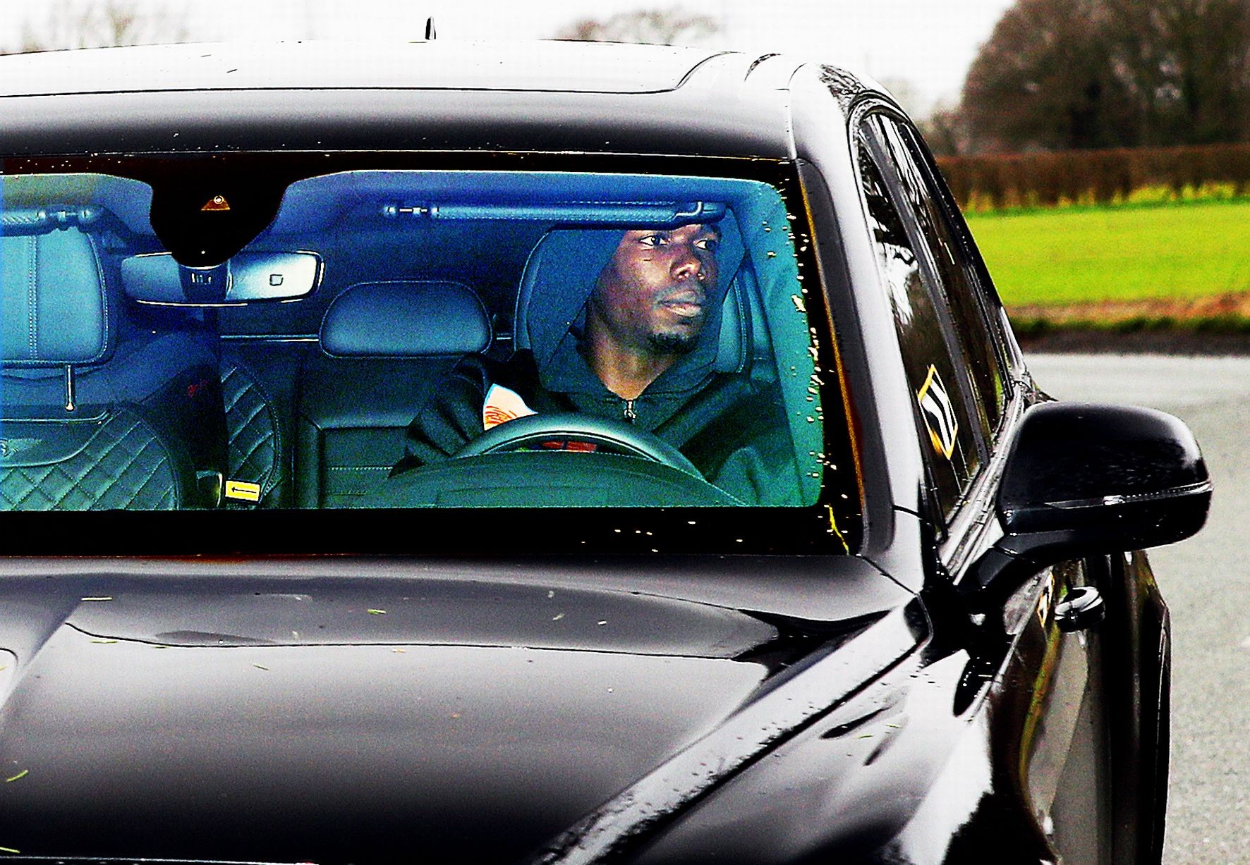 Ảnh Man Utd đến sân tập - có Pogba - Bóng Đá