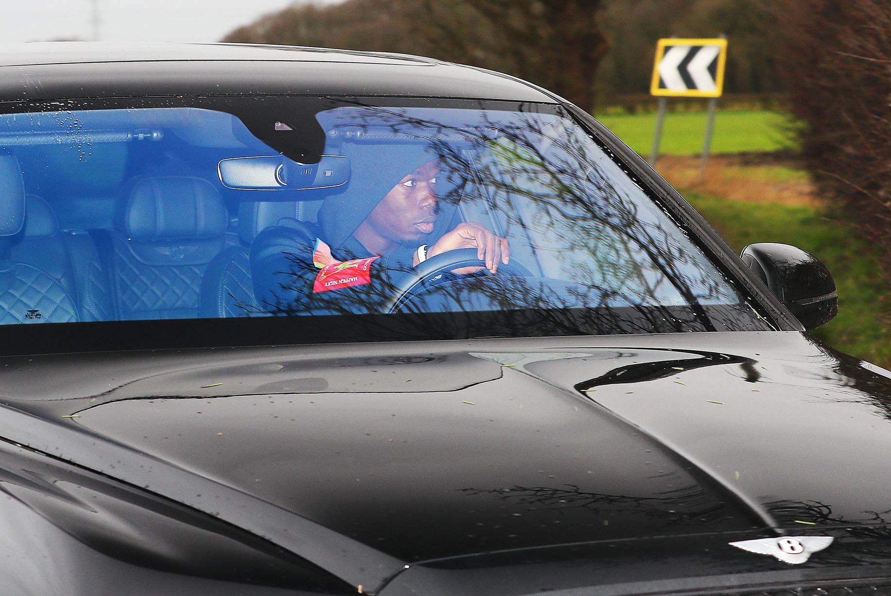 Ảnh Man Utd đến sân tập - có Pogba - Bóng Đá