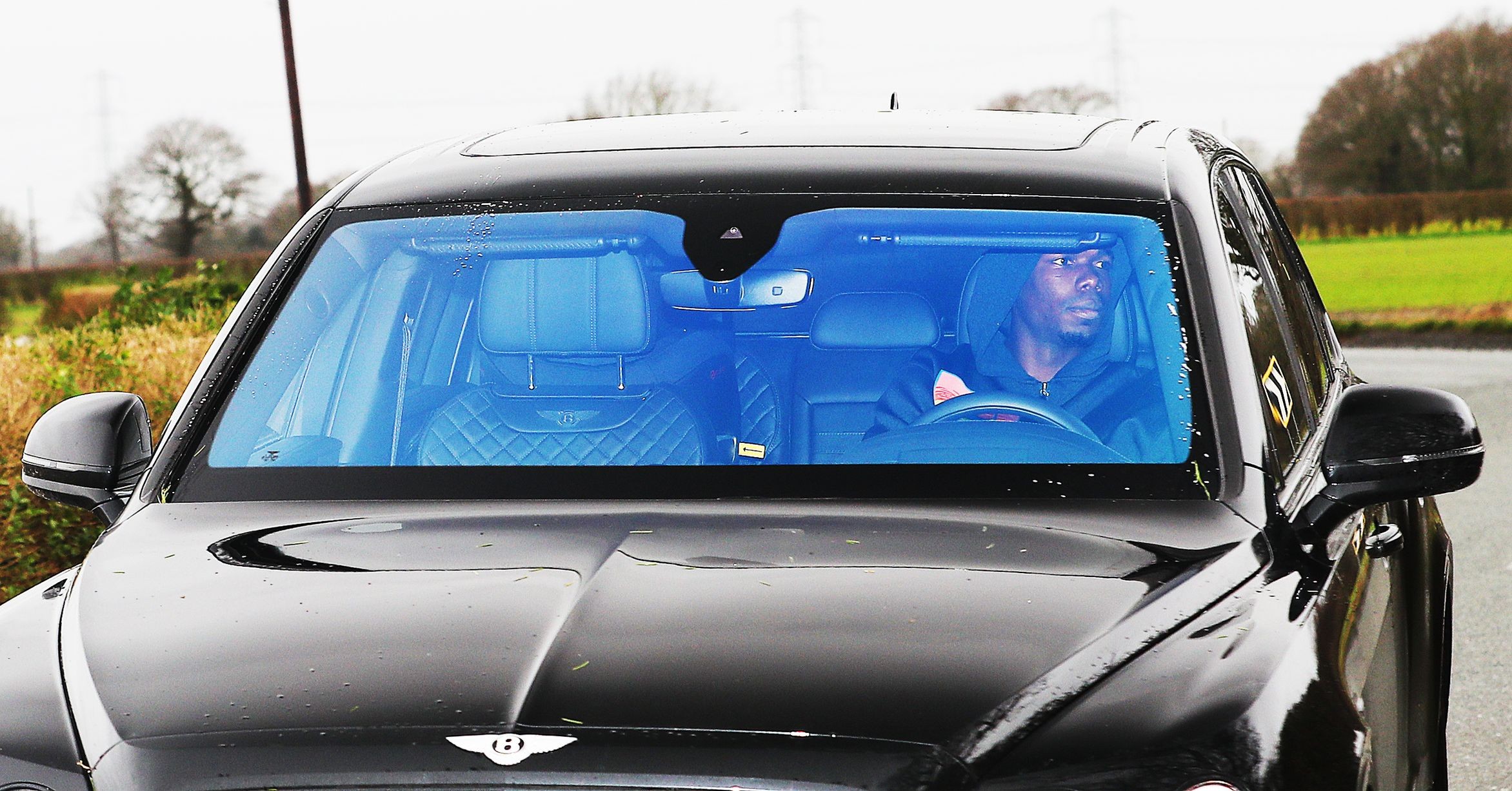 Ảnh Man Utd đến sân tập - có Pogba - Bóng Đá