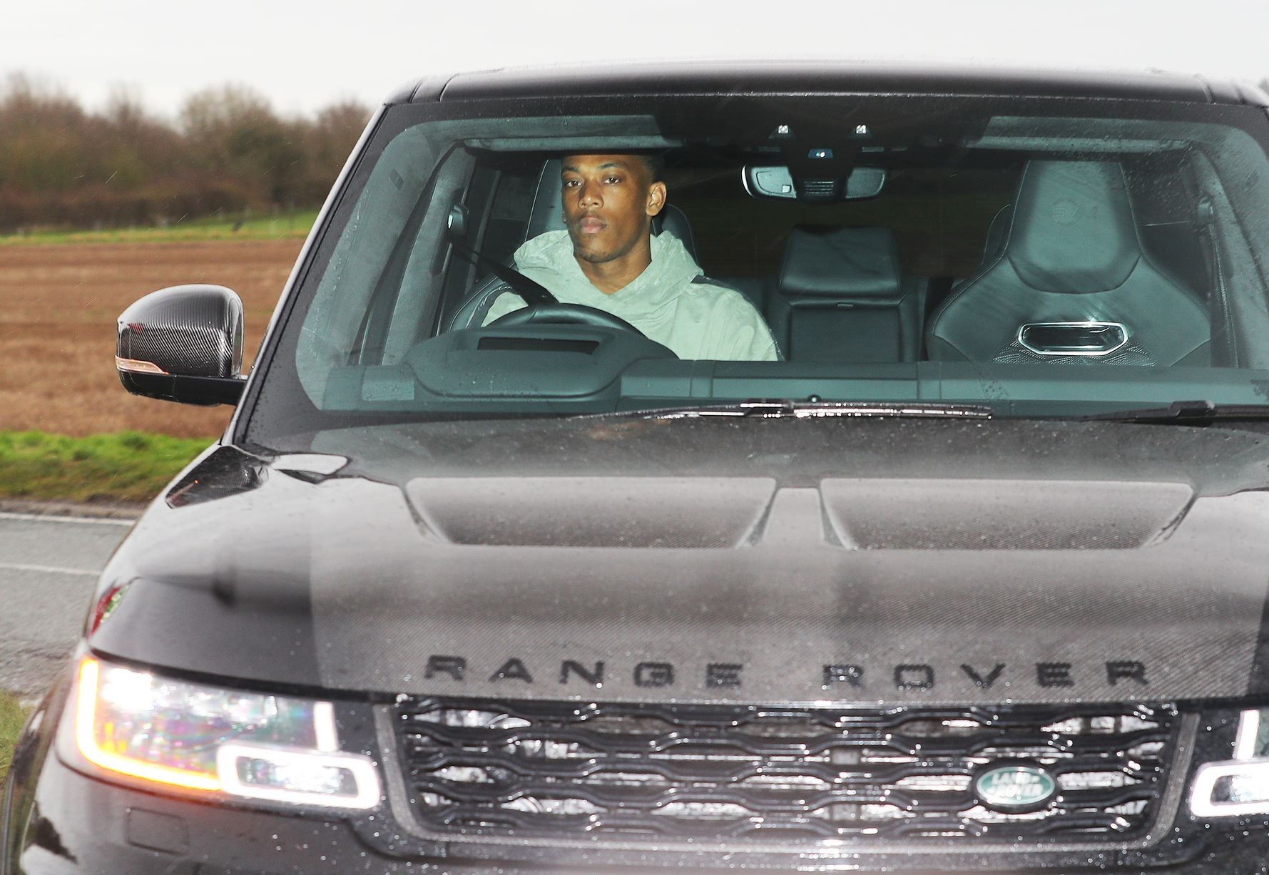 Ảnh Man Utd đến sân tập - có Pogba - Bóng Đá