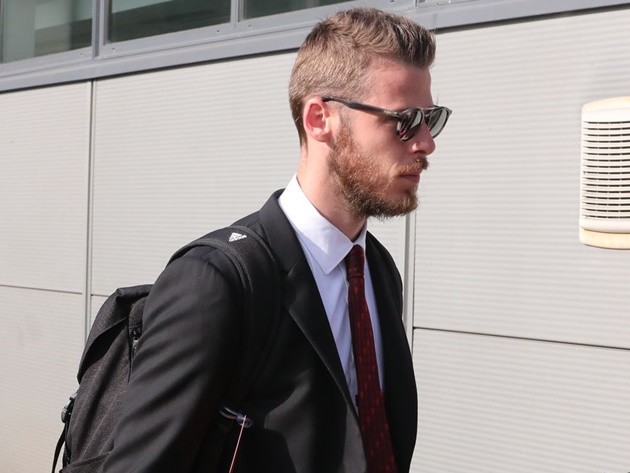 Ảnh Man Utd về Manchester - Bóng Đá