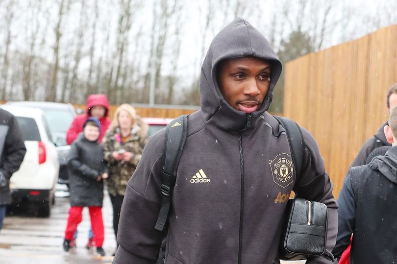 Ảnh Man Utd hành quân tới Bỉ - Bóng Đá