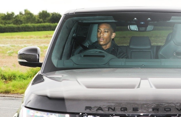 Photos: James, Martial, Andreas Pereira, Matic, Joel Pereira and Dalot arriving at Carrington today #mulive  - Bóng Đá