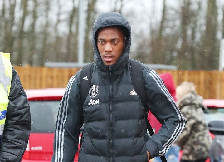 Ảnh Man Utd hành quân tới Bỉ - Bóng Đá