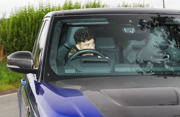 Photos: James, Martial, Andreas Pereira, Matic, Joel Pereira and Dalot arriving at Carrington today #mulive  - Bóng Đá