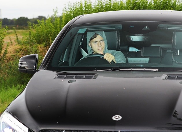 Photos: James, Martial, Andreas Pereira, Matic, Joel Pereira and Dalot arriving at Carrington today #mulive  - Bóng Đá