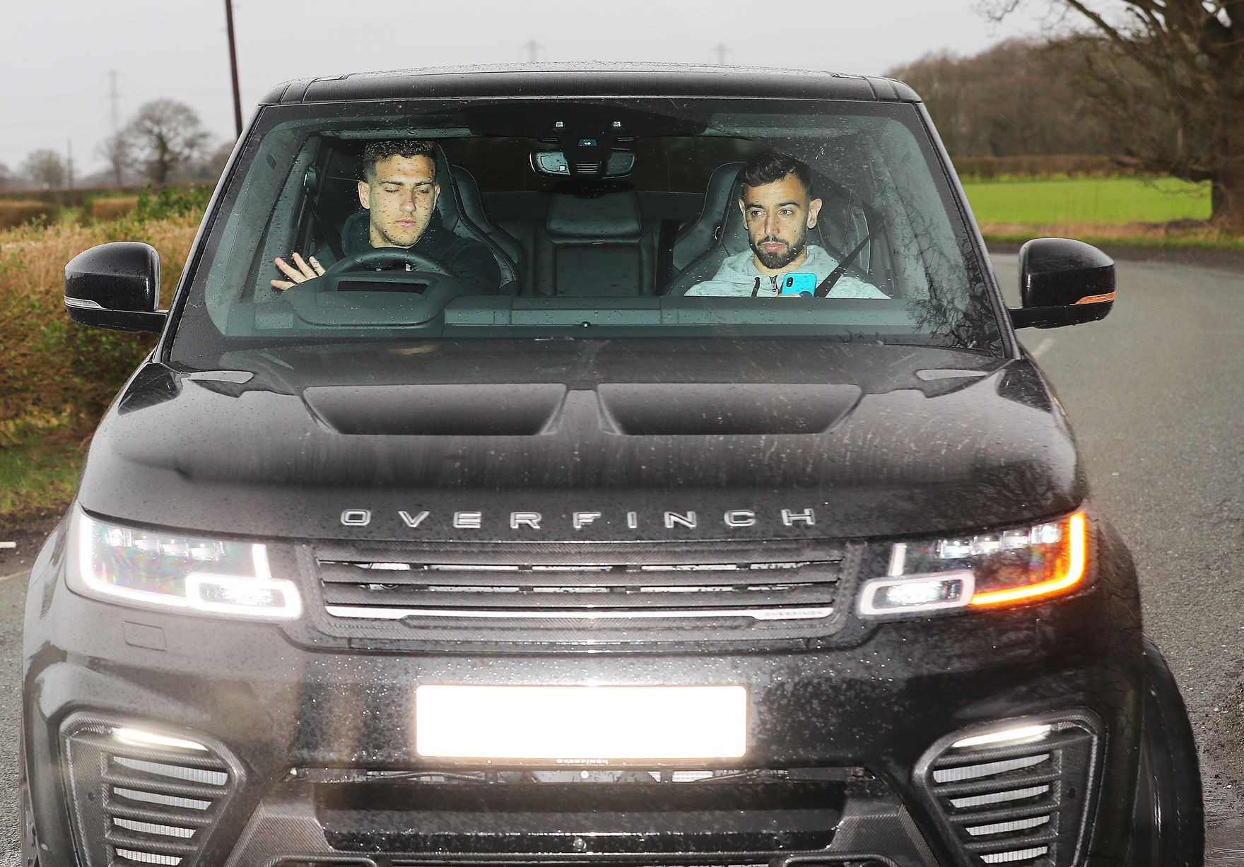 Ảnh Man Utd đến sân tập - có Pogba - Bóng Đá