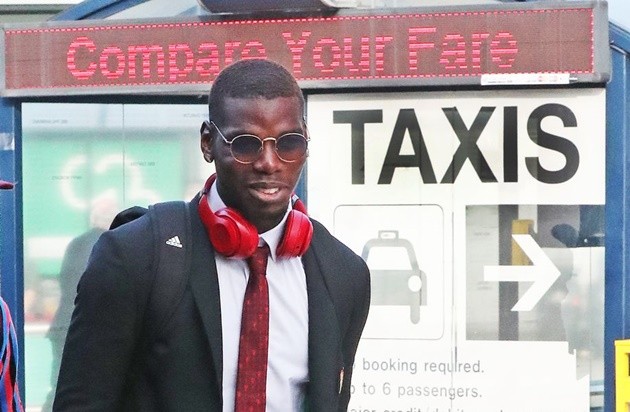 Ảnh Man Utd về Manchester - Bóng Đá