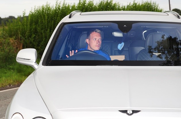 Photos: James, Martial, Andreas Pereira, Matic, Joel Pereira and Dalot arriving at Carrington today #mulive  - Bóng Đá