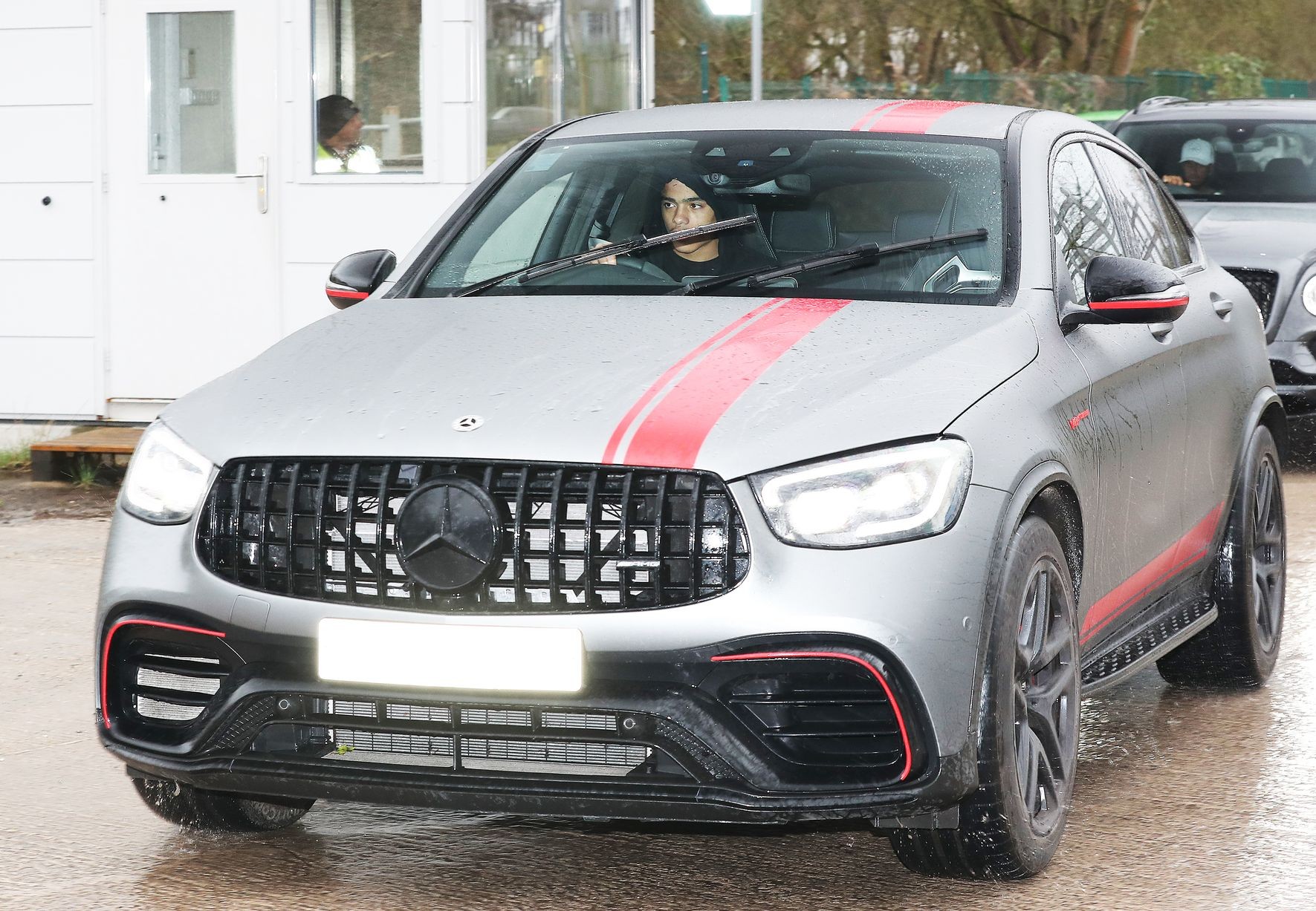 Ảnh Man Utd đến sân tập - có Pogba - Bóng Đá