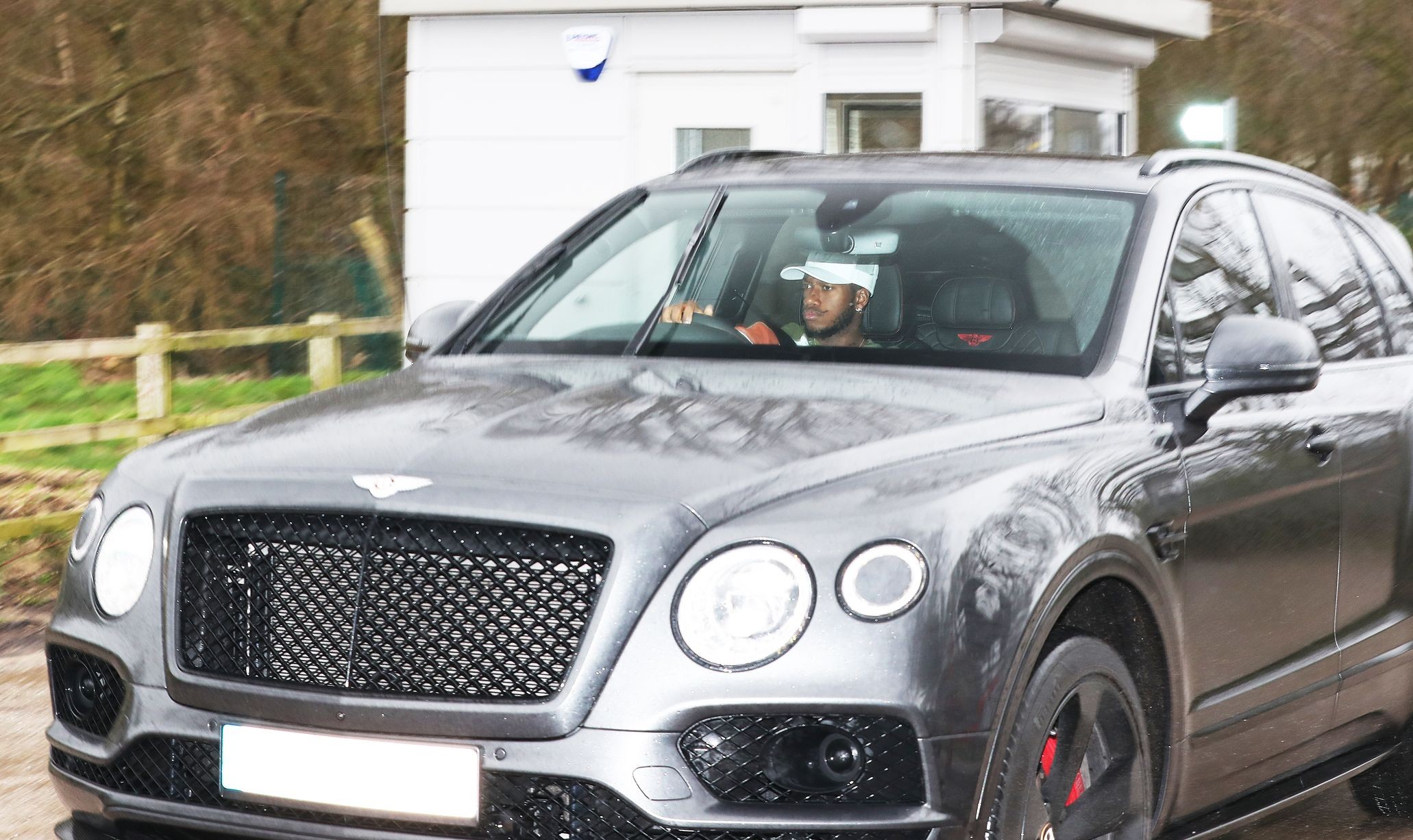 Ảnh Man Utd đến sân tập - có Pogba - Bóng Đá