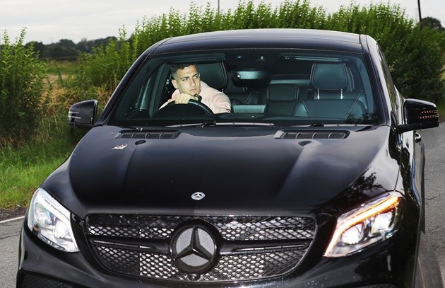 Photos: James, Martial, Andreas Pereira, Matic, Joel Pereira and Dalot arriving at Carrington today #mulive  - Bóng Đá