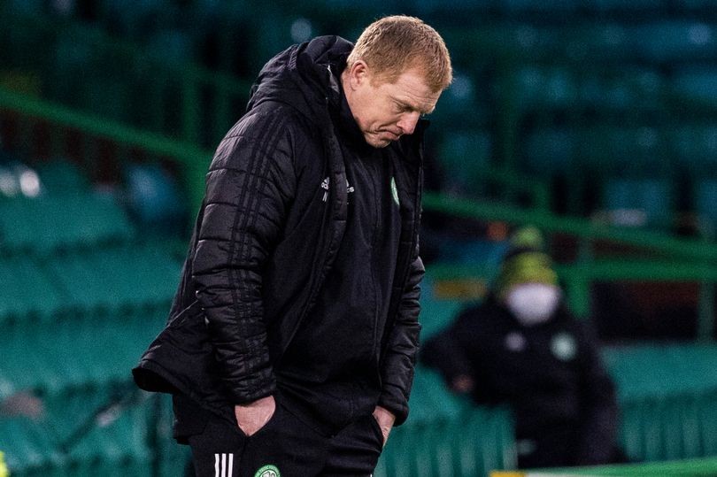BREAKING: Neil Lennon resigns as Celtic manager as Parkhead boss officially stands down - Bóng Đá