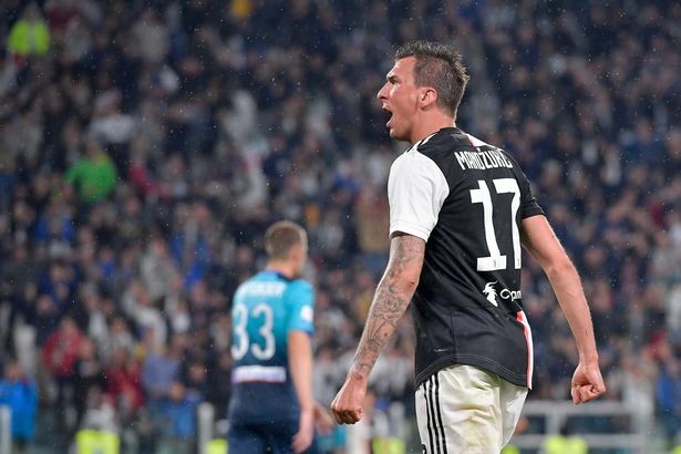 Manchester United must consider January wildcard signing Mandzukic - Bóng Đá