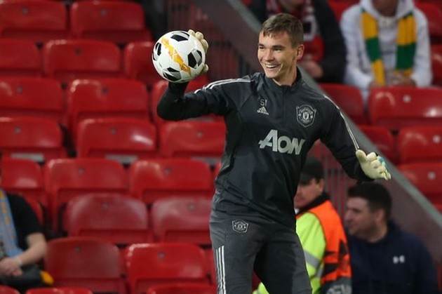 Done Deal: Man United youngster heads out on loan after the path to the first team is completely blocked - Bóng Đá