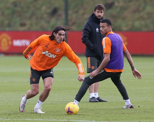 Man Utd fans love Edinson Cavani's training action ahead of Everton clash - Bóng Đá