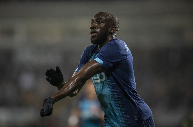 Porto star Moussa Marega tells Vitoria fans to ‘f*** yourself’ after he walks off the pitch following vile racist abuse - Bóng Đá