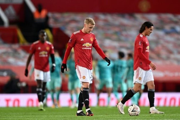 Man Utd fans in agreement over Donny van de Beek after performance vs Liverpool - Bóng Đá
