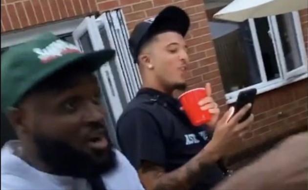 Jadon Sancho spotted in UK ahead of Man Utd transfer deadline - Bóng Đá