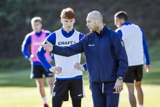 Man United legend tips Van den Berg to be “big success story” at Liverpool - Bóng Đá