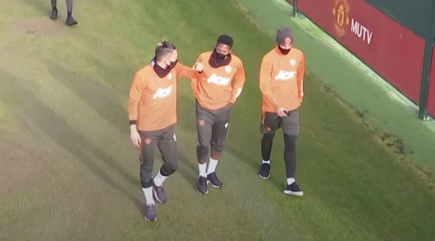 Man Utd fans love Edinson Cavani's training action ahead of Everton clash - Bóng Đá