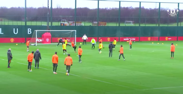 Amad Diallo shows frustration in first Man Utd session as Donny van de Beek grabs attention - Bóng Đá