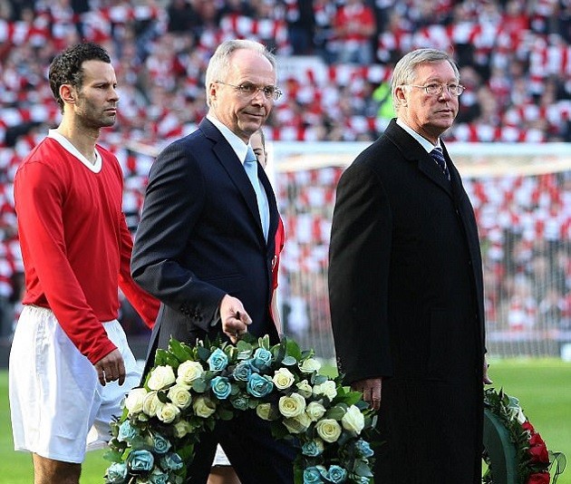 When United and City played in unbranded kits to mark the 50th anniversary of the Munich air disaster  - Bóng Đá