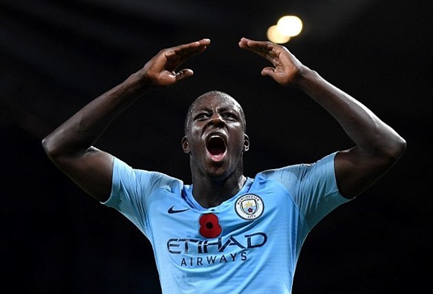 Benjamin Mendy sẽ mất vị trí bởi Angelino - Bóng Đá