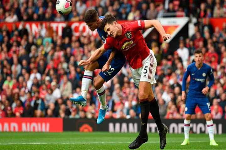 Chỉ 2 pha bóng, Harry Maguire đã nâng tầm hàng thủ M.U với IQ 