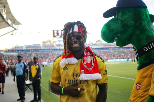 Đánh bại Bayern, Oezil trình làng kiểu đầu cực 