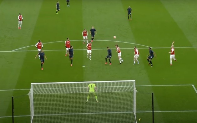 10 tình huống ngớ ngẩn nhất Premier League 2019/20: Người MU 'tấu hài' tại Anfield - Bóng Đá