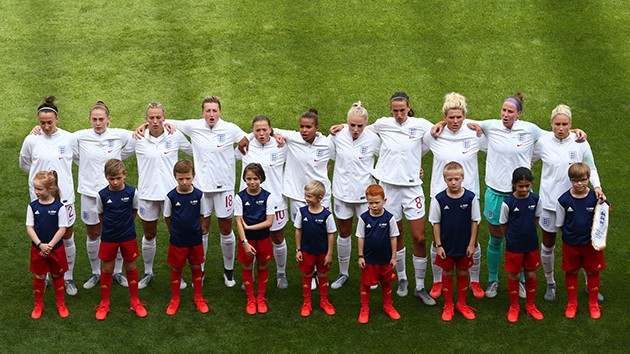 ẢNH: NỮ ANH - NỮ CAMEROON - Bóng Đá