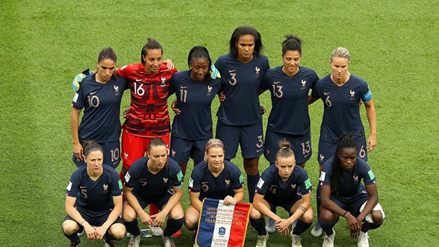 ảnh trận: Nữ Pháp - Mỹ (sáng lên) - Bóng Đá