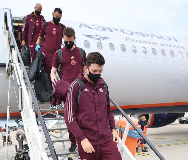 Man Utd đáp sân bay - Bóng Đá